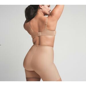 NEW Skims Body Butt Lifting Enhancing Padded Short in Clay Large NWT